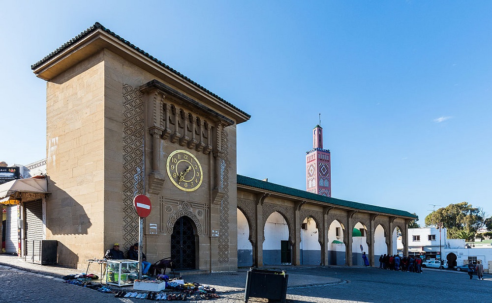 الحكومة تواصل "التلاعب" بالساعة