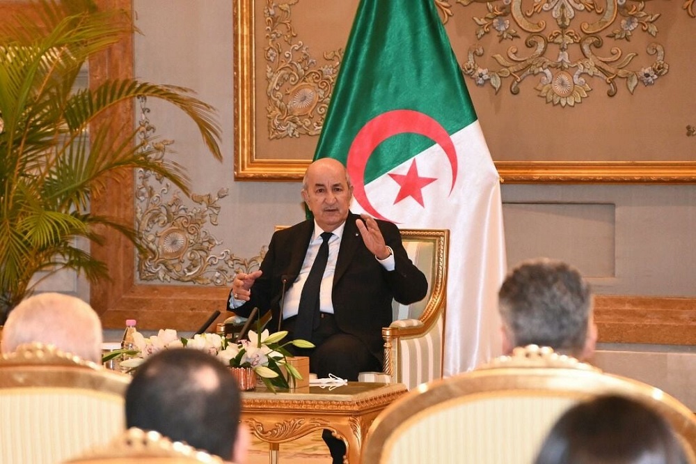 وزير جزائري "يصحّح" خريطة المغرب ويعارض الرئيس تبون