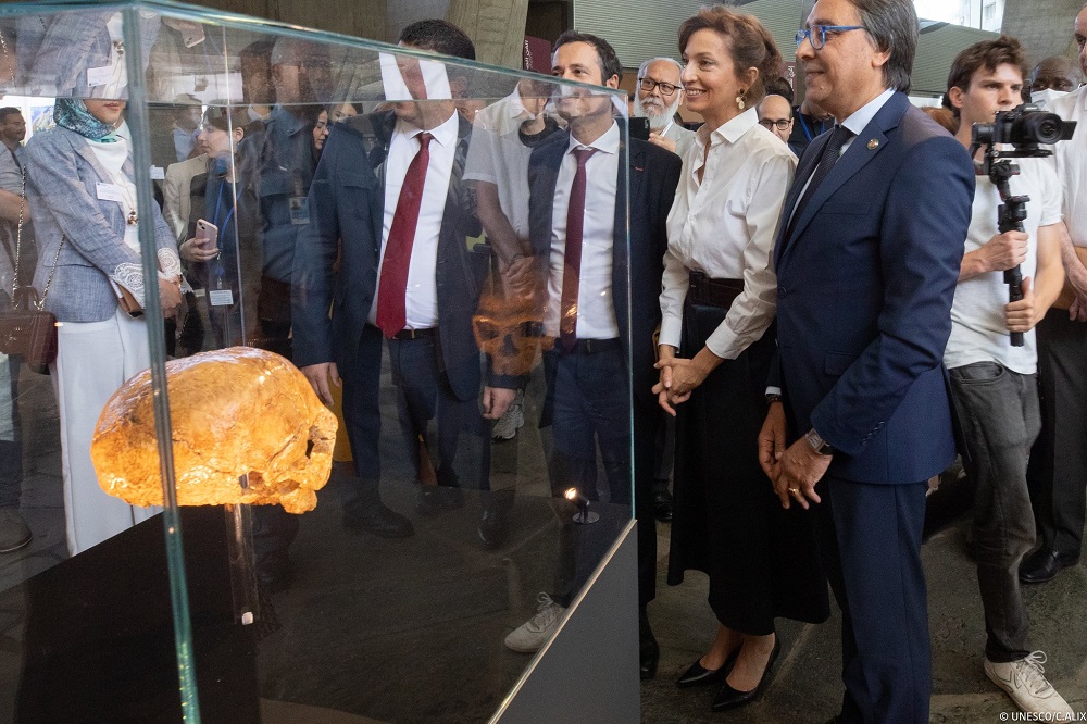 بسبب المغرب.. جزائريون يهاجمون تغريدة أزولاي على تويتر