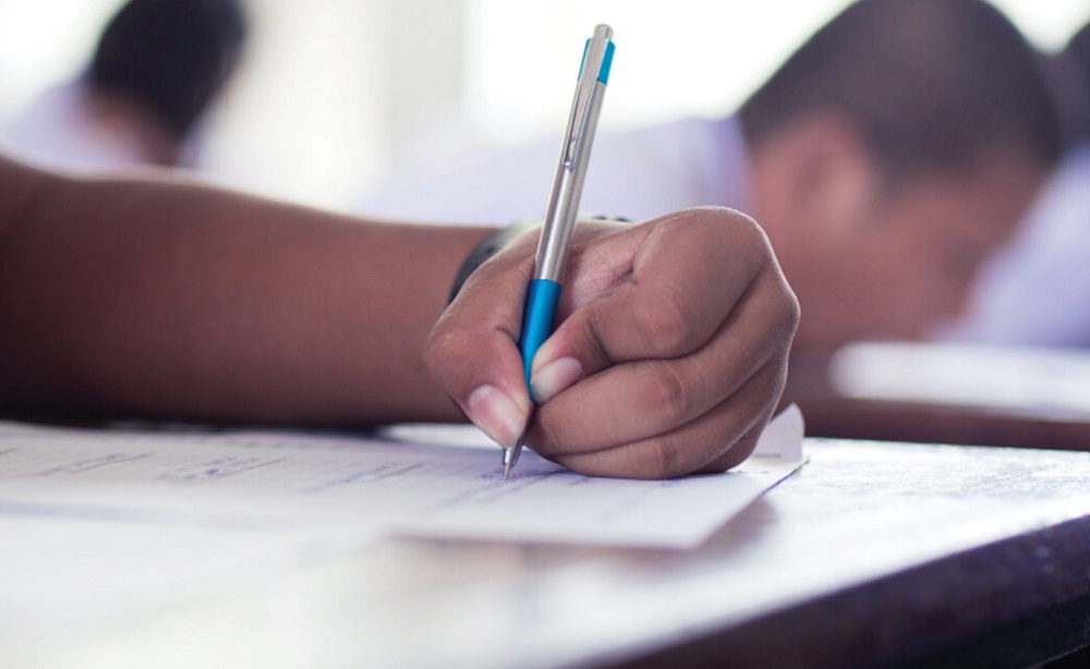 فترة الامتحانات بالمغرب.. هذه أفضل طريقة للغش!