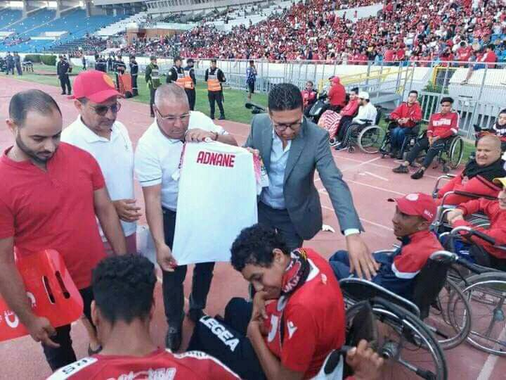  جماهير الوداد تحتفي بالطفل عدنان 