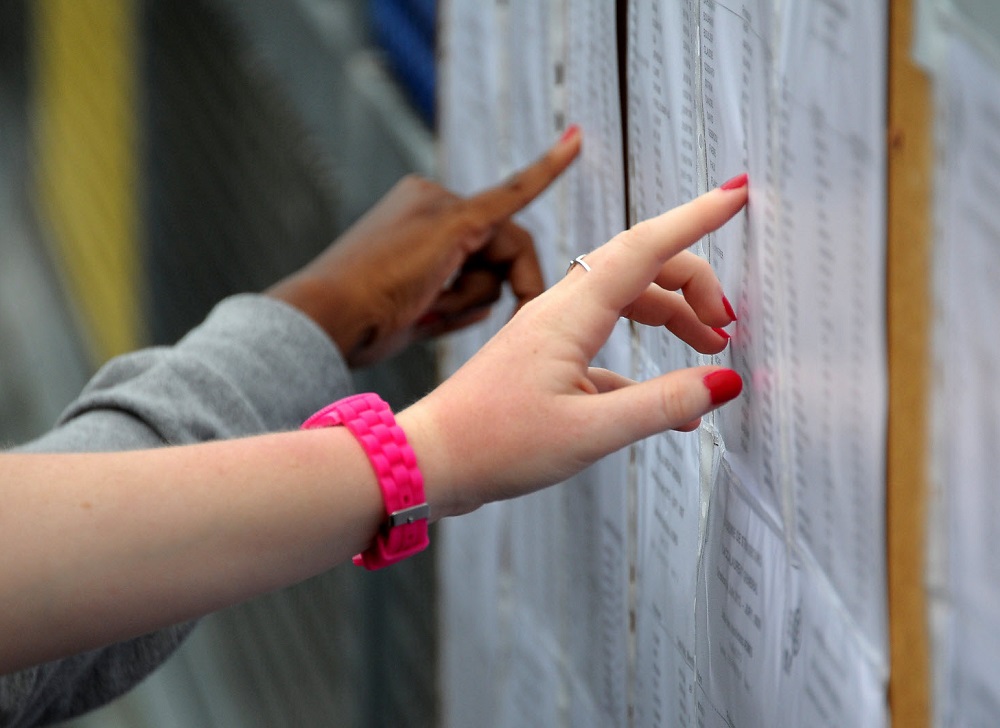 إنهم يحتفون بالأوائل.. ما الذي ينتظر الراسبين في بيوت المغاربة؟