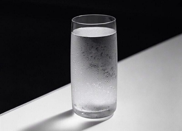 المبالغة في شرب الماء قد تؤدي إلى مخاطر صحية خطيرة