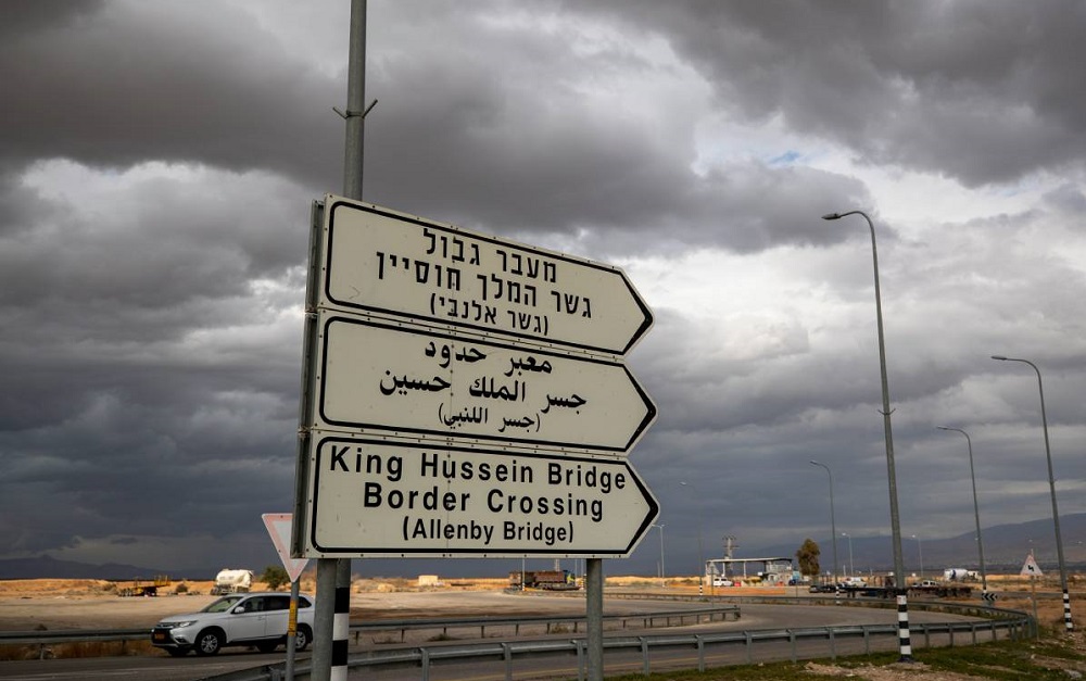 بوساطة مغربية.. إسرائيل تفتح جسر "الملك حسين" أمام الفلسطينيين بشكل دائم