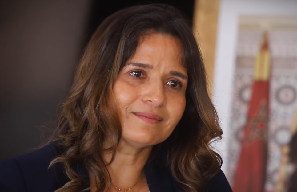 الوزيرة ليلى بنعلي تغالب دموعها في برنامج حواري