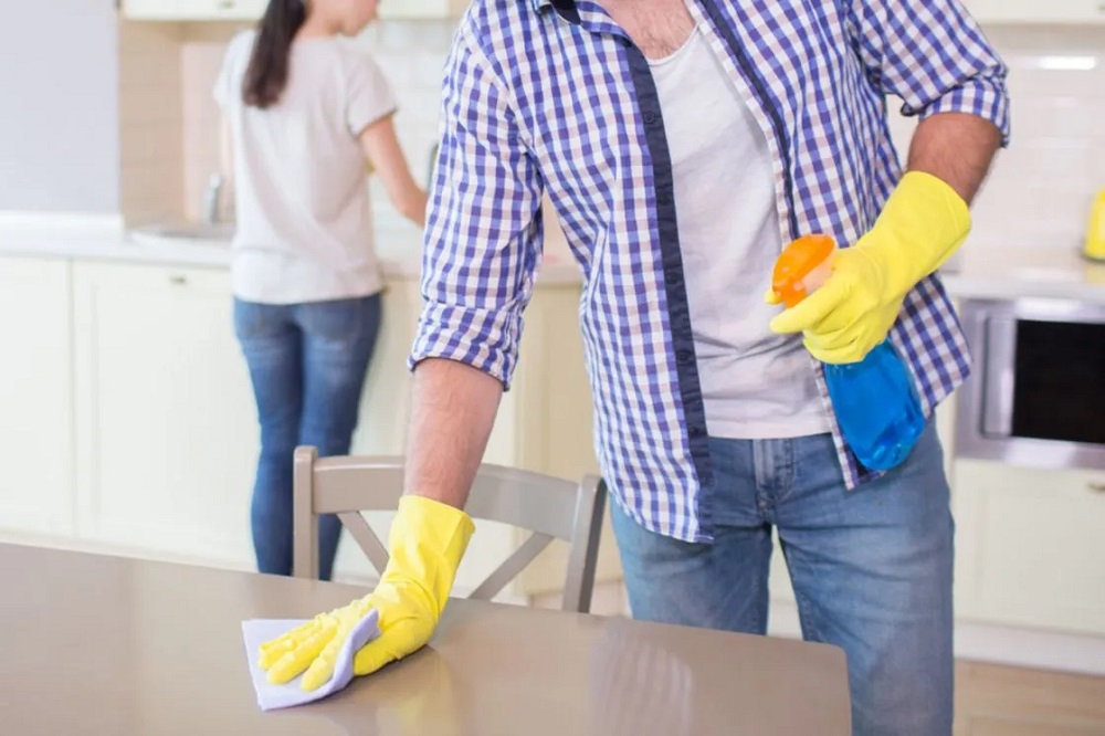 دراسة: الرجال الأثرياء أكثر انخراطا في الأعمال المنزلية بالمغرب