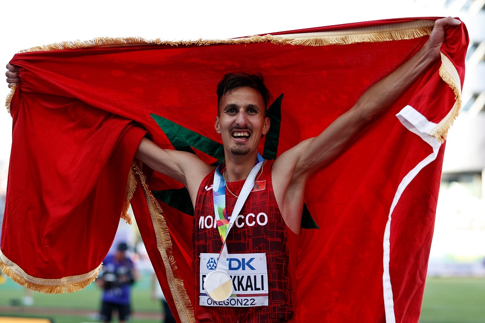  الملك محمد السادس يشيد بالغيرة الوطنية والروح التنافسية لسفيان البقالي 