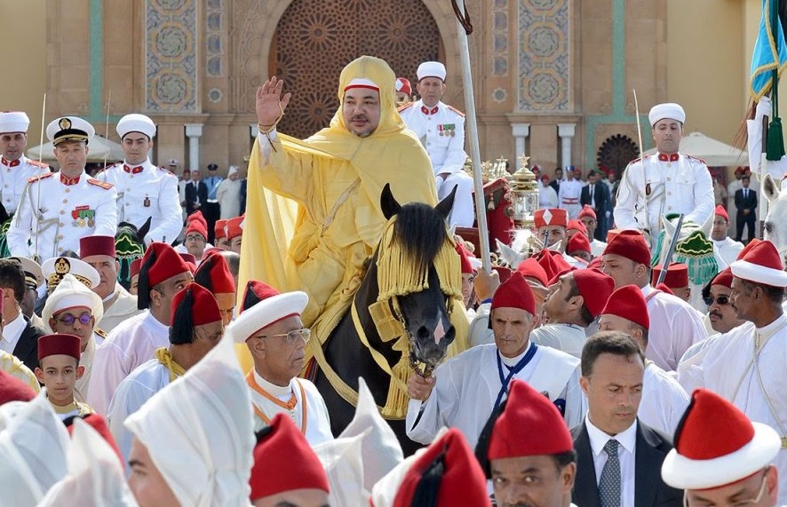  مغاربة يطلقون وسم "الشعب يبايع ملكه" على تويتر 