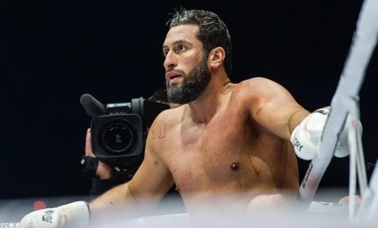 المغربي بن صديق يسقط خصمه الروماني بالضربة القاضية