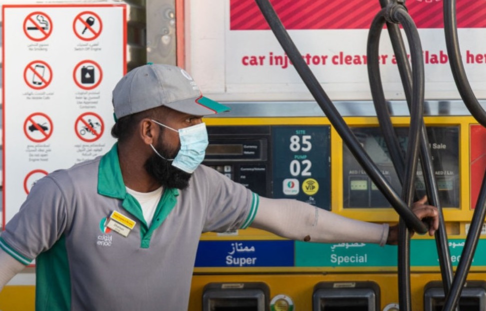 الإمارات تخفض أسعار البنزين خلال شهر غشت