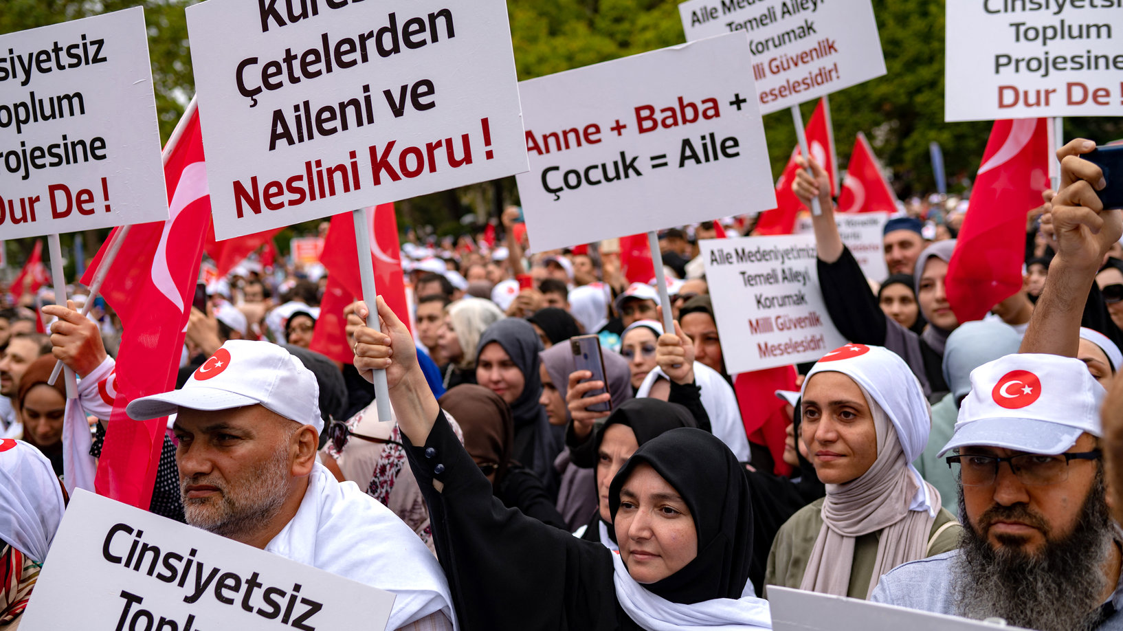 تظاهرة في تركيا ضد المثليين