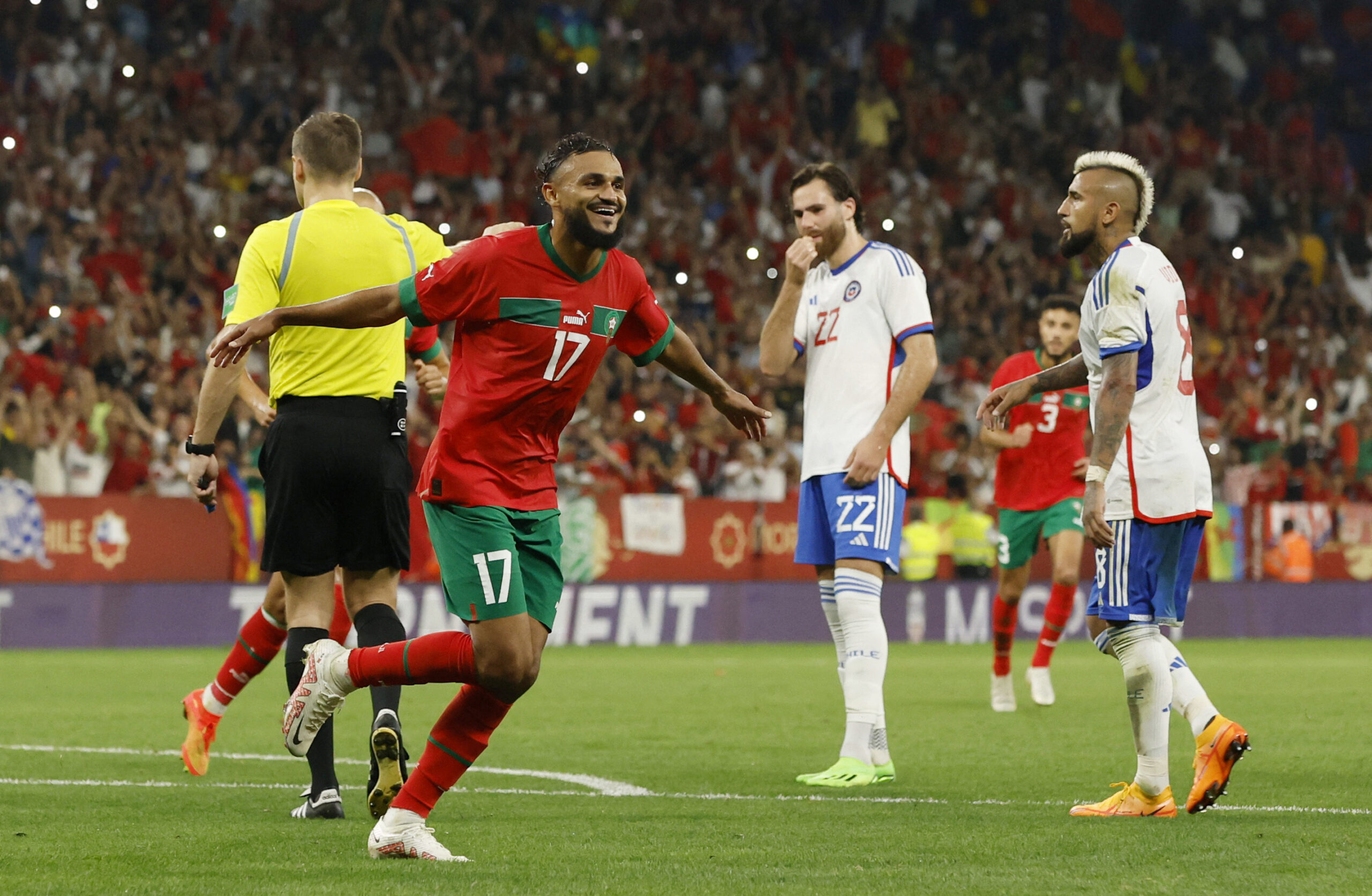 الأسود يهزمون الشيلي بهدفين لصفر في أول مباراة تحت قيادة الركراكي