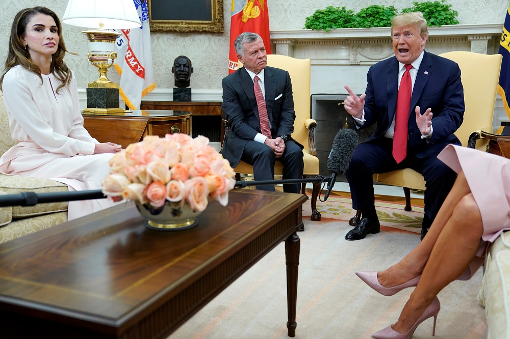 كتاب جديد: ترامب عرض على ملك الأردن السيطرة على الضفة الغربية