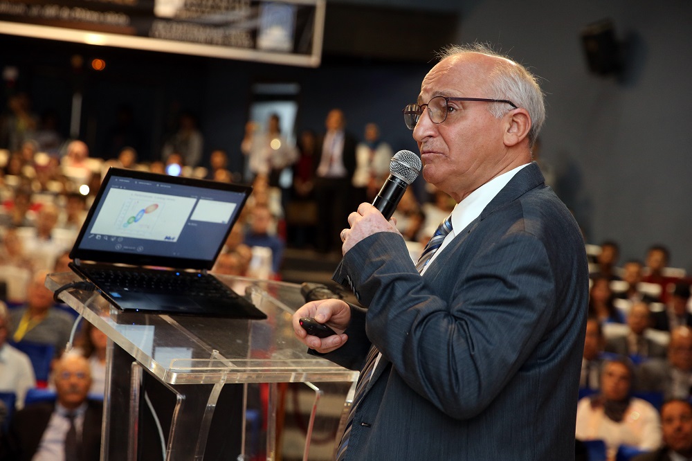  العالم المغربي رشيد اليزمي يكشف عن جديد أبحاثه في لقاء بالدار البيضاء 