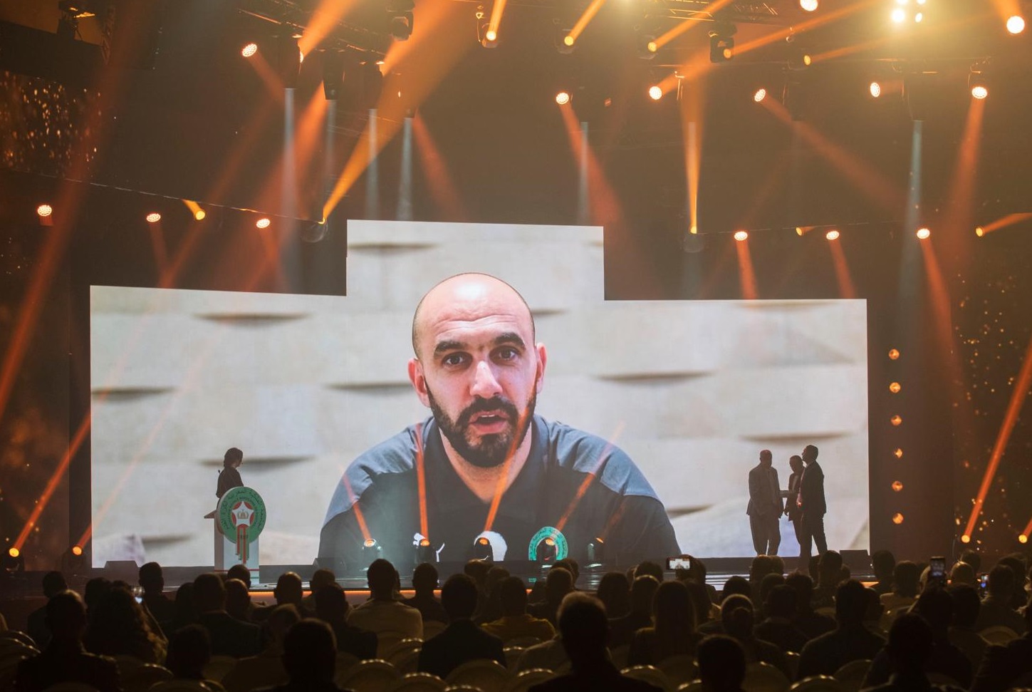 الركراكي يحسم موضوع حمد الله