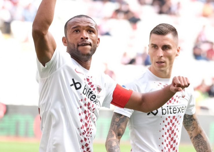  أيوب الكعبي يقود فريقه التركي نحو أول فوز 