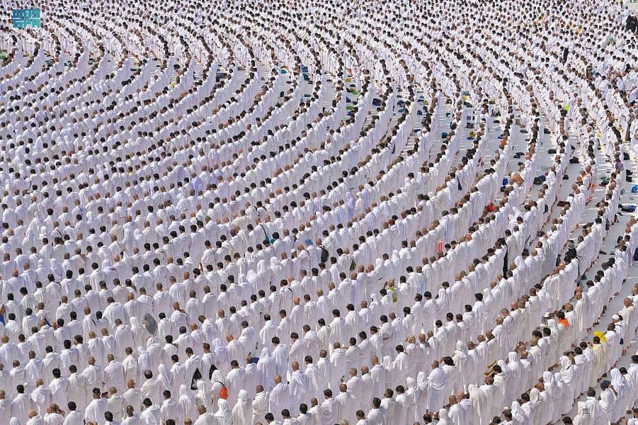  خطيب المسجد الحرام: العالم في عناء وشقاء بسبب البعد عن كتاب الله 