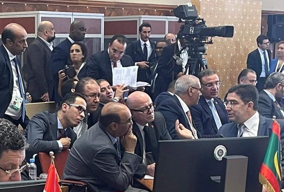  الجزائر تمنع أغلبية الإعلاميين المغاربة من دخول البلاد وتحتجز معدات عمل آخرين 