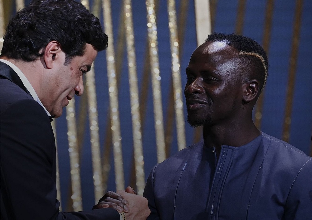 ساديو ماني أول لاعب يفوز بجائزة "سقراطيس" للأعمال الخيرية