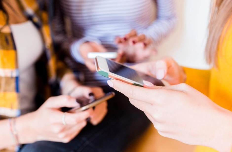  دراسة: المغربيات يفضلن استعمال إنستغرام وواتساب على باقي المنصات 