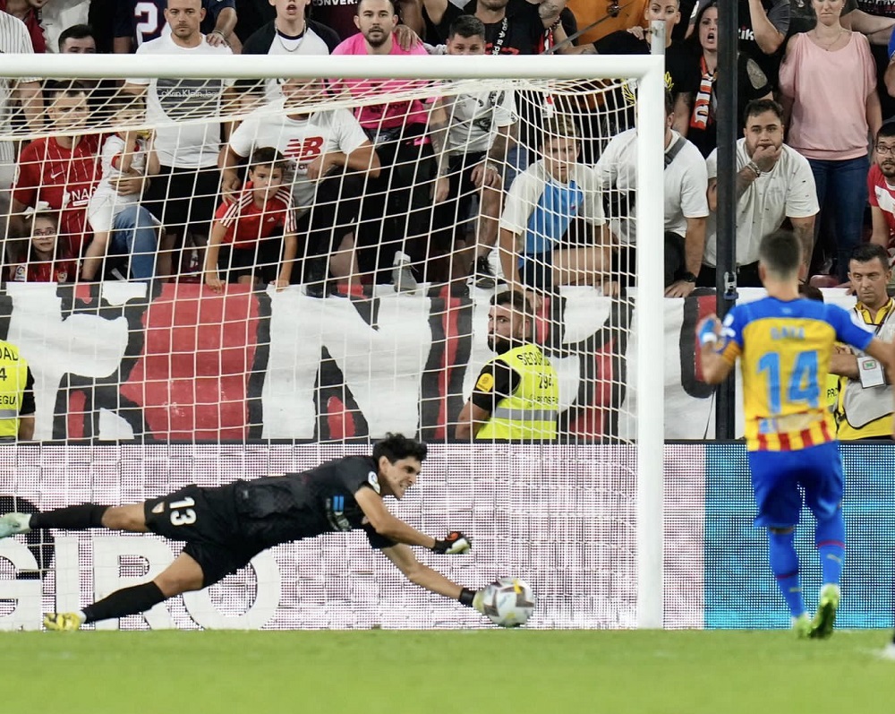 بونو يطمئن وليد الركراكي