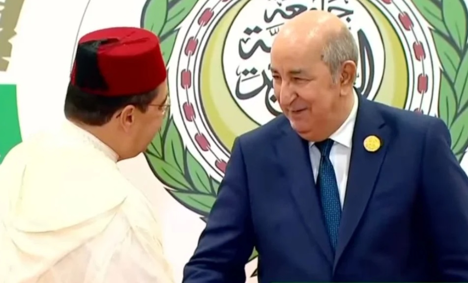  ثوانٍ من المصافحة بين بوريطة وتبون.. ماذا قالت؟ 