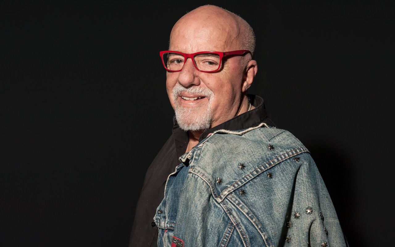 الروائي العالمي باولو كويليو يتفاعل مع فوز المنتخب