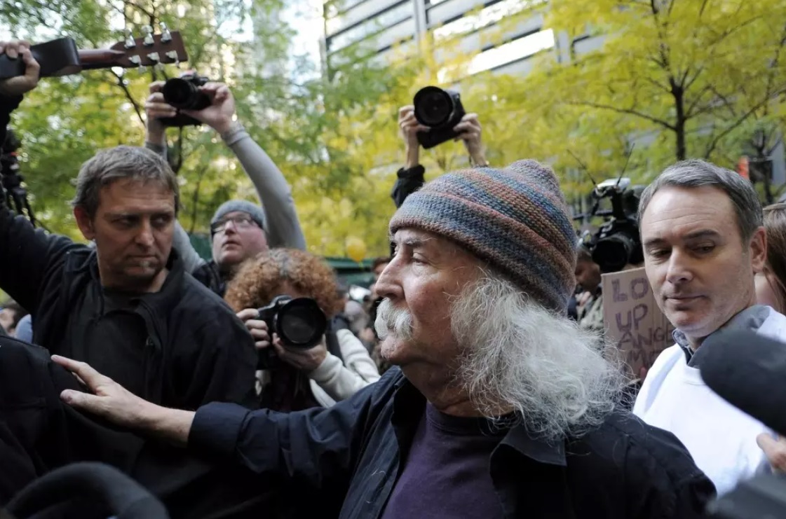 وفاة أسطورة الروك الأمريكي ديفيد كروسبي