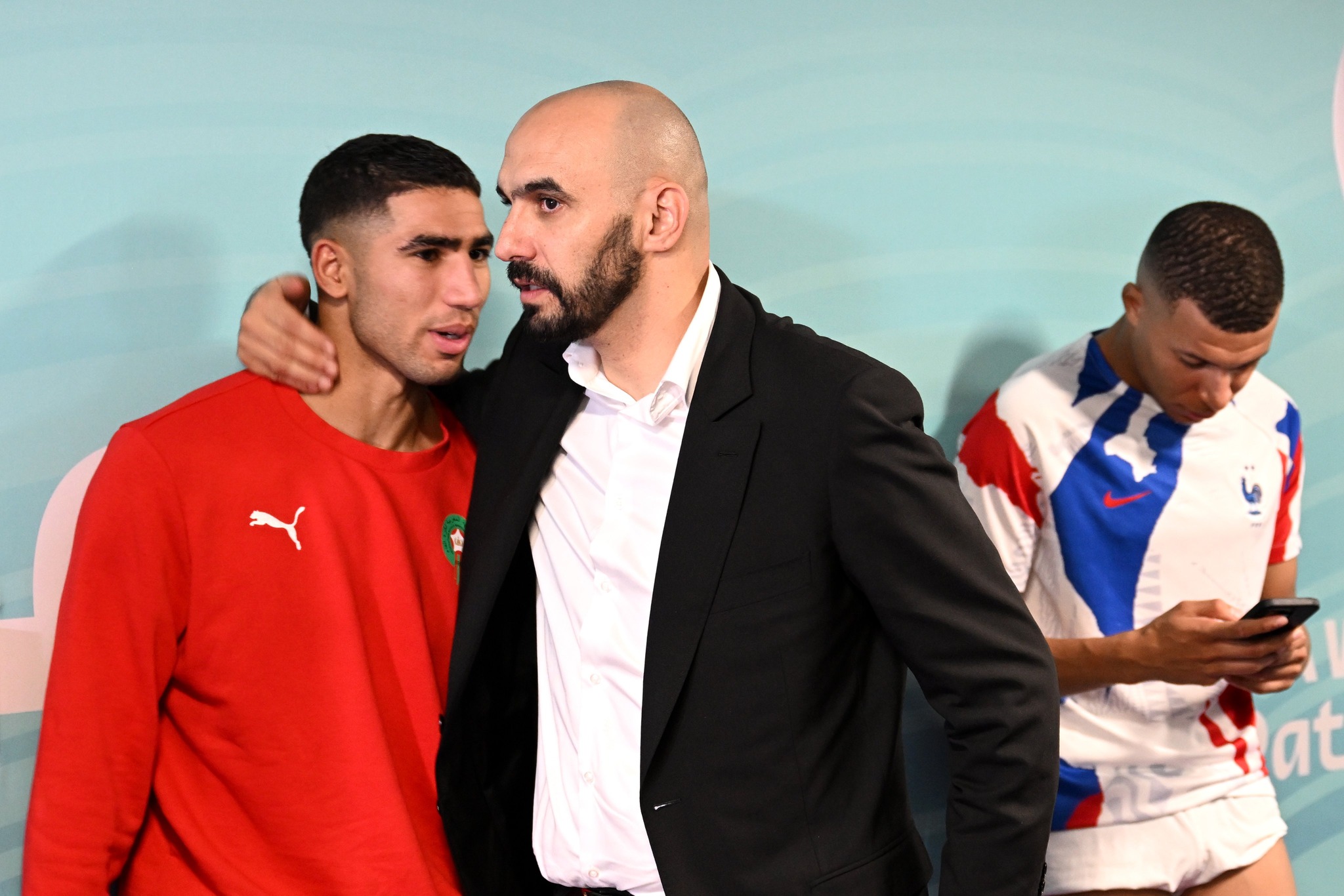 الركراكي: هذا ما قاله لي حكيمي عن مبابي