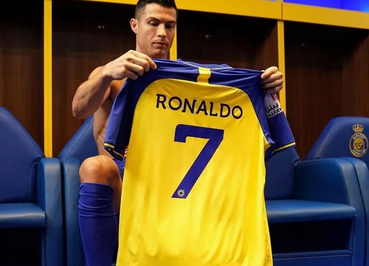  بقميص النصر على أرض الملعب.. ترقب "للظهور الأول" لرونالدو 