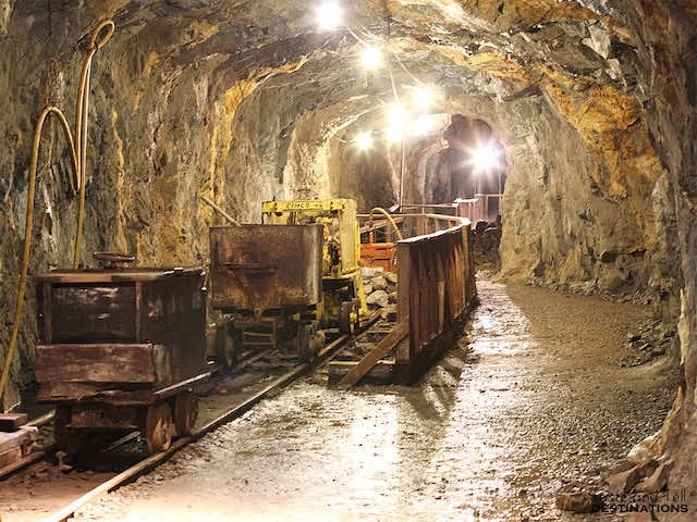 "مناجم" المغربية.. عين على المعدن النفيس وطموح للتوسع في غرب القارة الإفريقية