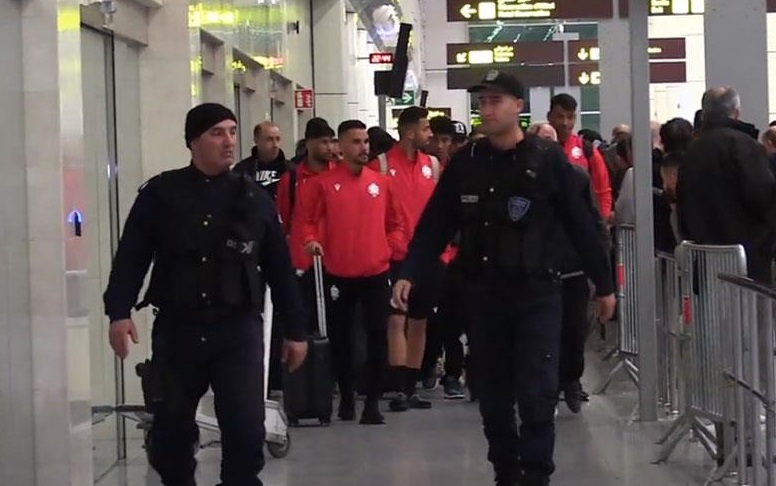 السلطات الجزائرية تحجز معدات تصوير طاقم الوداد