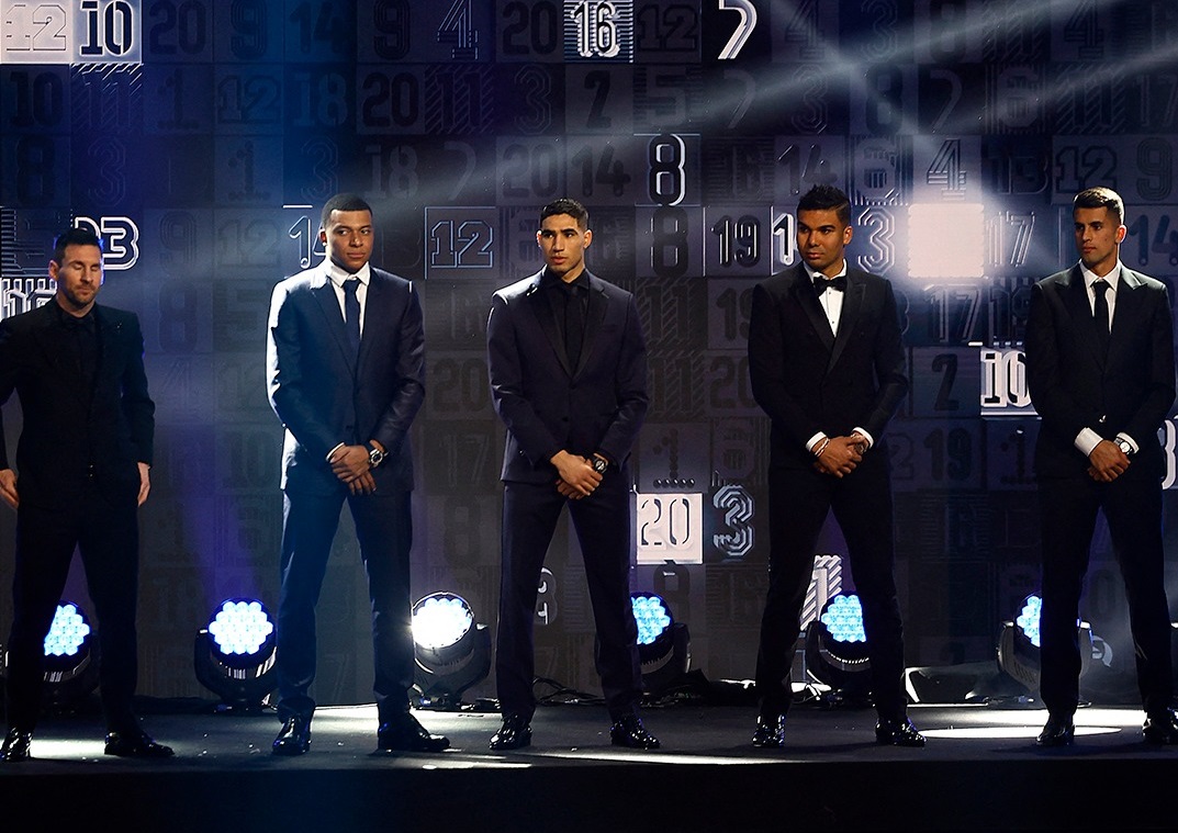 حكيمي ضمن التشكيلة الأفضل في العالم خلال 2022