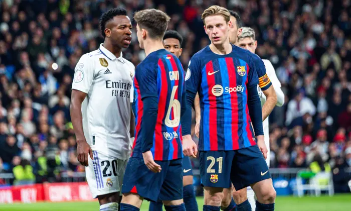 البارصا يهزم الريال ويقترب من لقب الليغا السابع والعشرين