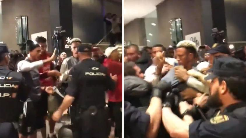 قبل مباراتهم ضد الأسود.. شجار بين لاعبي البيرو والشرطة الإسبانية