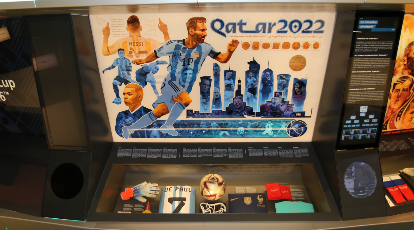 فيفا تعرض تذكارات "مونديال قطر"