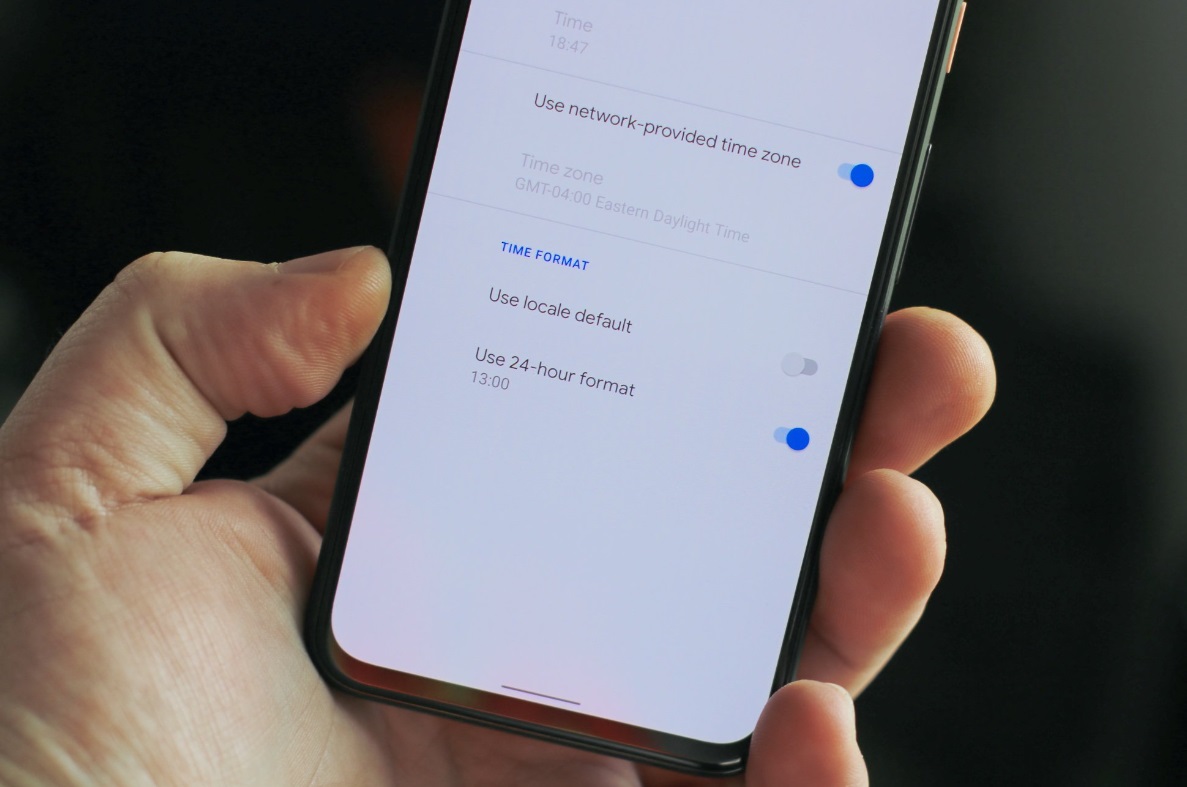 إضافة ساعة أخرى في هواتف المغاربة الذكية تحدث ارتباكاً