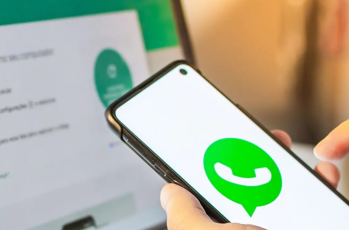 ميزة جديدة تتيح الوصول إلى واتساب عبر 4 أجهزة في آن واحد