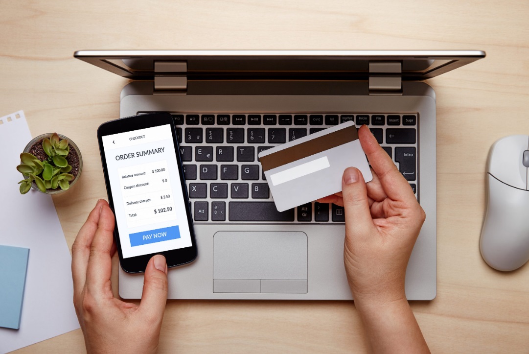  مجلس المنافسة يحذر الشركات من تحميل المستهلك تكلفة الأداء عبر الإنترنت 