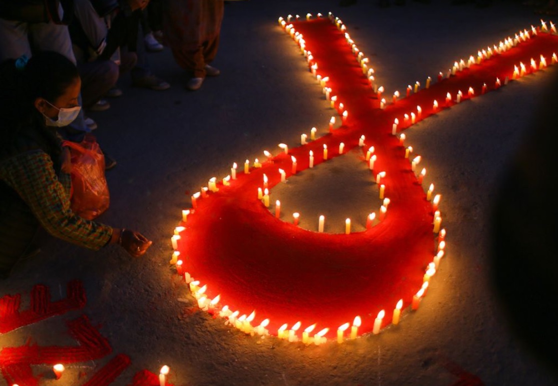  مرض الإيدز .. 40 عاما من المعلومات الخاطئة والأدوية المزيفة 