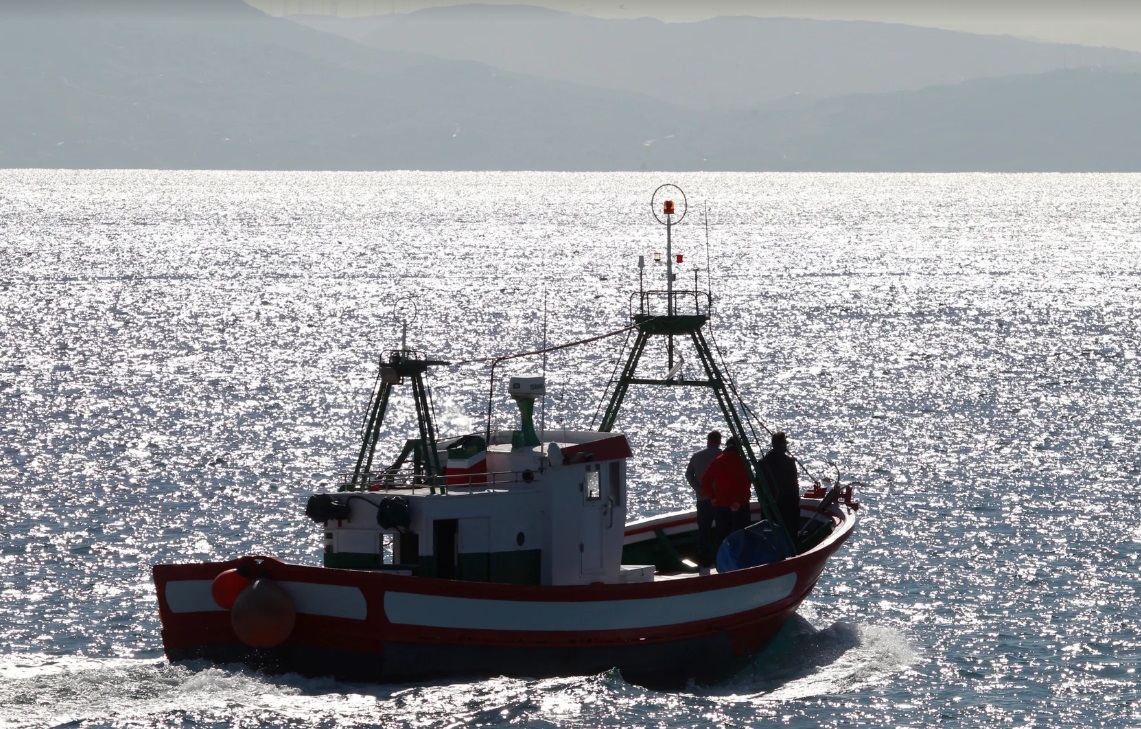  صيادون إسبان يشتكون من "ستائر الموت" المغربية 