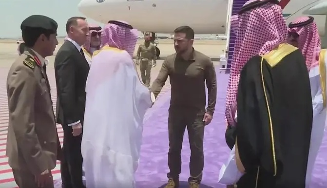 رئيس أوكرانيا يحضر القمة العربية