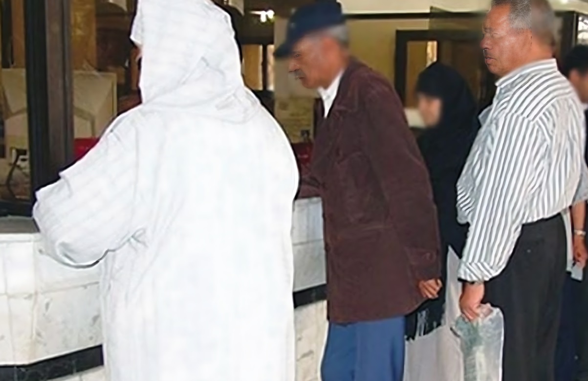 فرنسا تشدد شروط الاستفادة من معاشات التقاعد على المغاربة