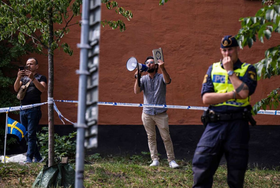 بعد إحراق المصحف.. المغرب يستدعي سفيره بالسويد للتشاور