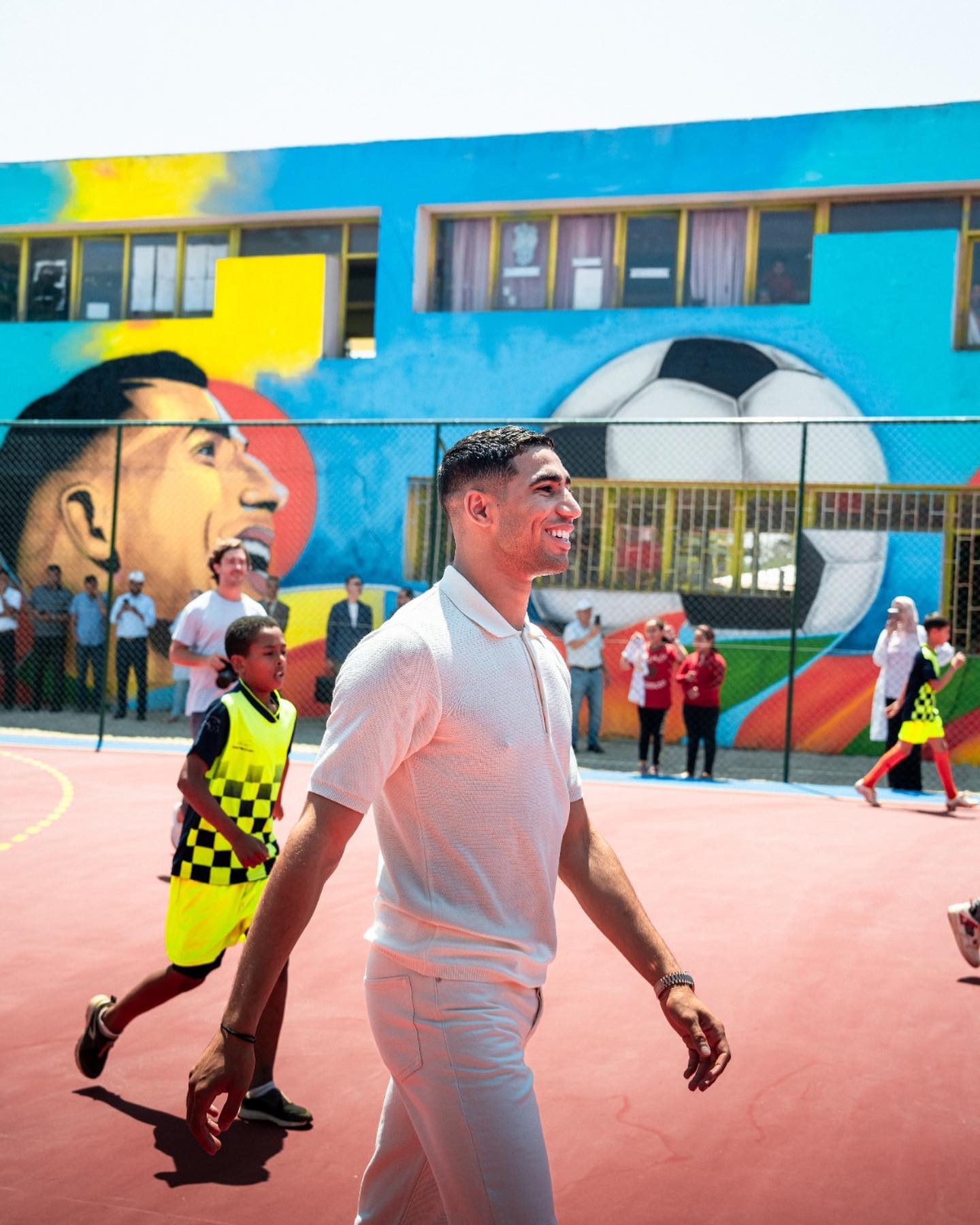 مؤسسة أشرف حكيمي تحارب الهدر المدرسي بجهة الدار البيضاء