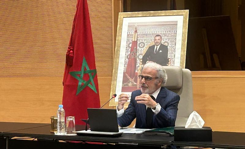 أزمة التعليم.. والي بنك المغرب يدعو إلى "تنازلات متبادلة"