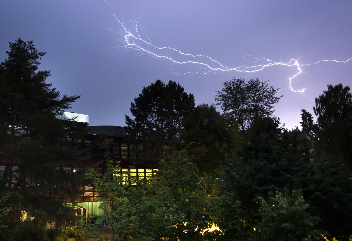 سويسرا تسجل رقما قياسيا في صواعق البرق