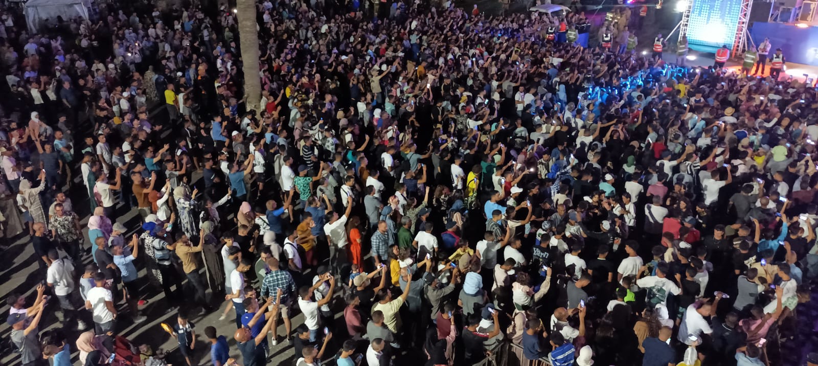  جمهور قياسي يحضر أولى سهرات مهرجان الشواطئ بالحسيمة 