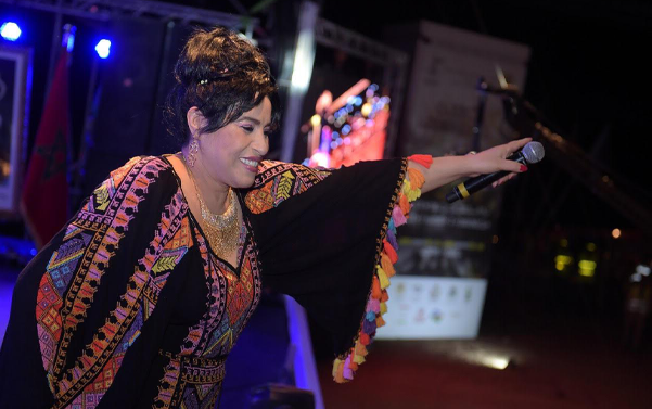  نجاة اعتابو تمنح جماهير الحسيمة ليلة غنائية لا تنسى ضمن فعاليات مهرجان الشواطئ 