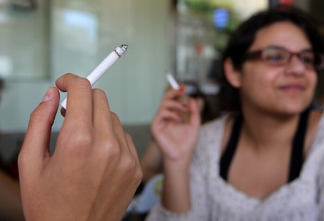  إسرائيل تعتزم رفع السن القانونية المسموح بها لشراء السجائر الى 21 سنة 